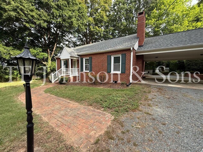 Building Photo - Spacious 3 Bedroom Home with Primary Suite on Main Level and 2-Car Carport