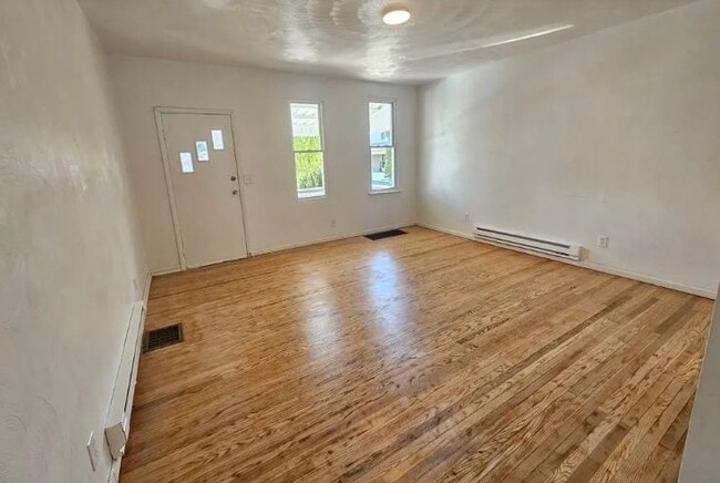 Building Photo - 807 Hazlett Ave