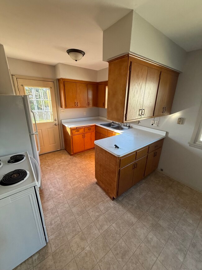 Kitchen - 1430 Eder Ln