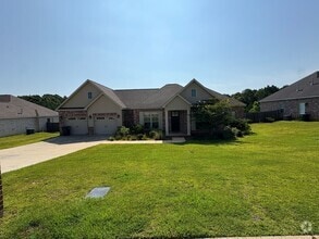 Building Photo - 704 Legacy Dr