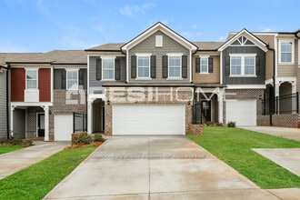Building Photo - 203 Aurora Ln