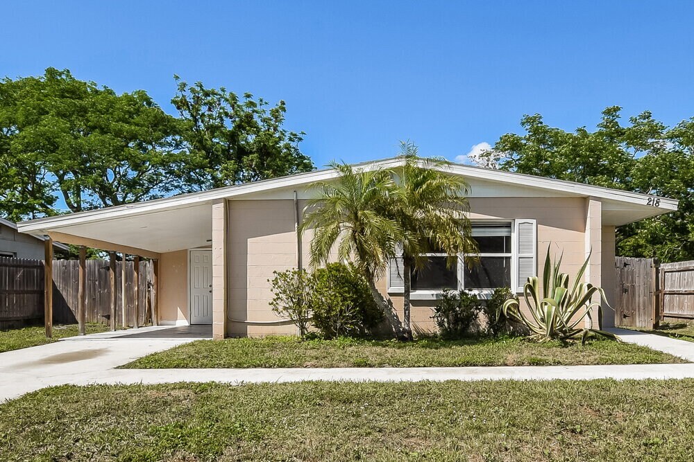 Foto principal - 218 Woodmere Blvd