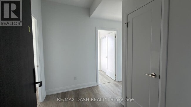Building Photo - 20 Soudan Ave