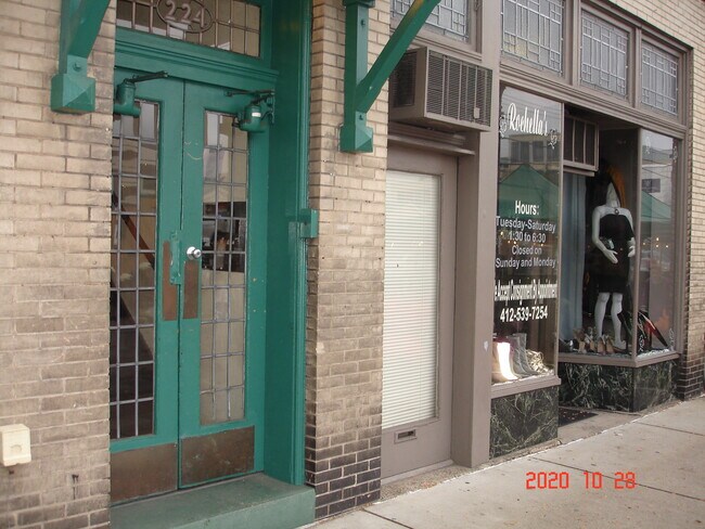 Building Photo - 222 S Highland Ave