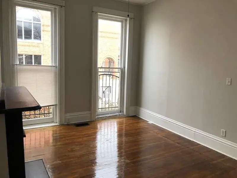 Building Photo - 619 Oak St