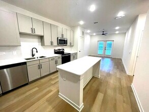 Building Photo - 601 Graham Dr