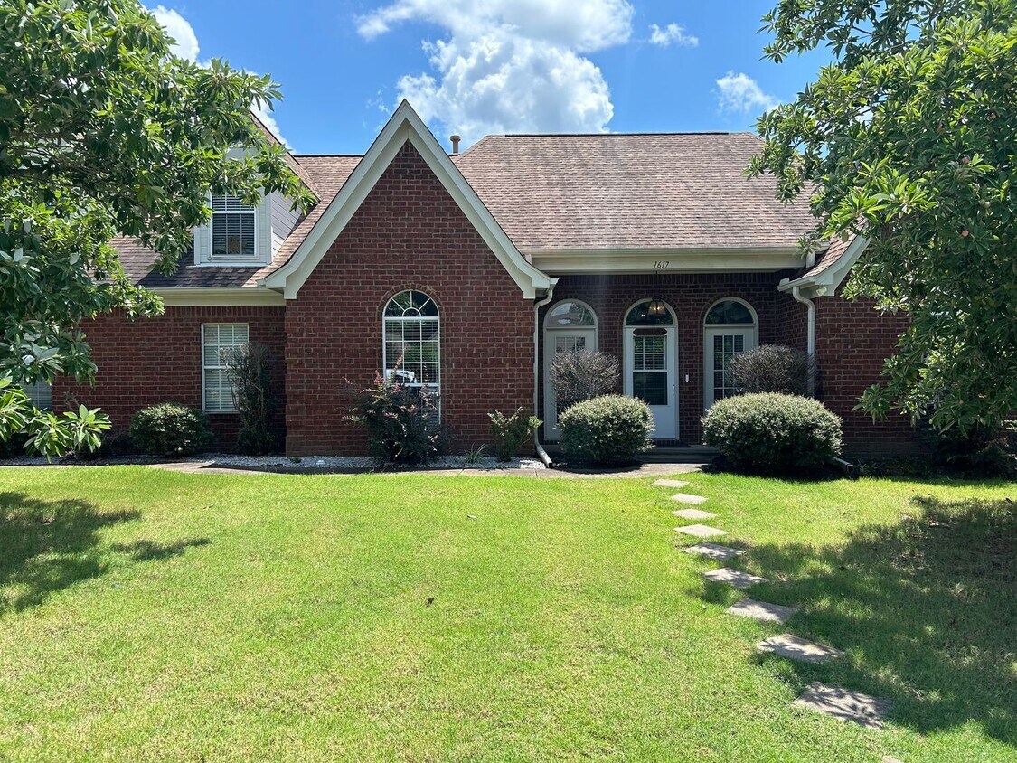 Primary Photo - 1617 Mason Dr