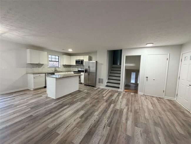 Foto del edificio - 1909 Suwanee Valley Rd NW