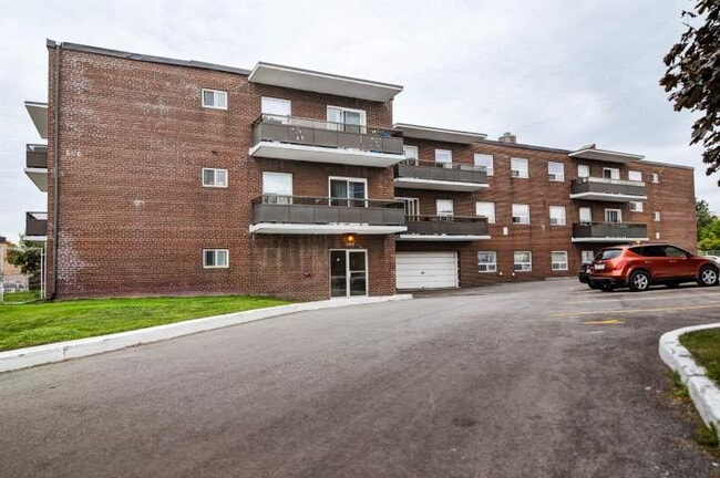 Photo du bâtiment - Danforth Apartments