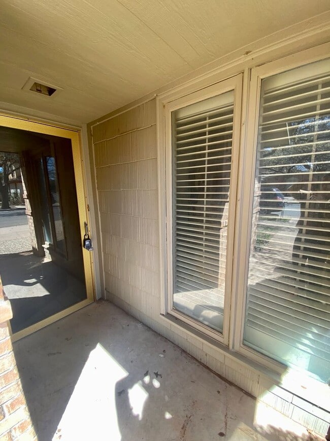 Building Photo - 2 Bed 2.5 Bath Townhome Now Available