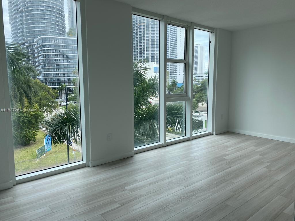 Foto principal - 275 NE 18th St