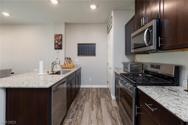 Foto del edificio - 7346 Sunray Point St