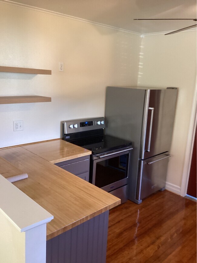 Foto del edificio - 868 NW 6th St