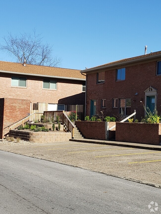 Building Photo - Greenbriar Gardens