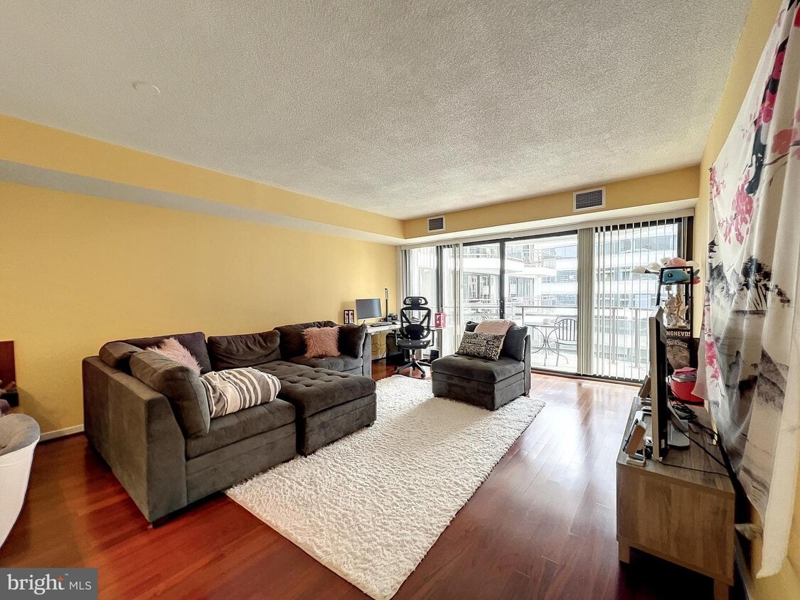 1530 Key Blvd Unit 1025, Arlington, VA 22209 Room for Rent in