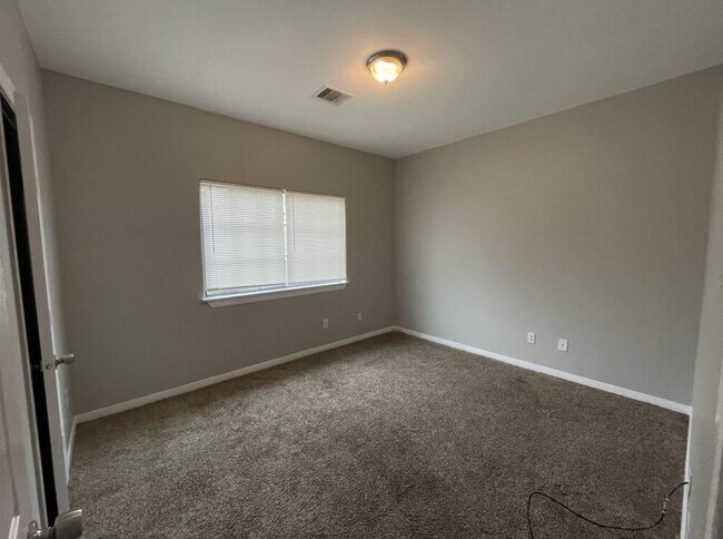 Building Photo - 3118 Barberry Dr