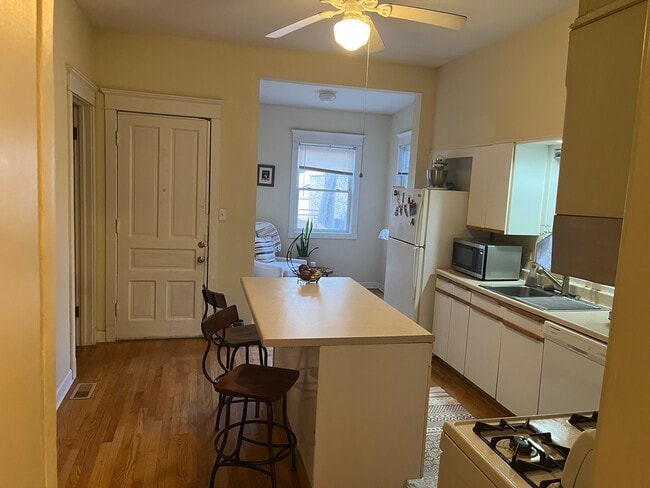 Kitchen 1 - 3256 N Seminary Ave
