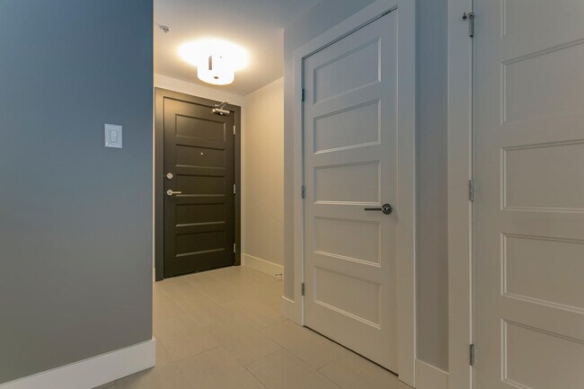 Photo du bâtiment - AK501 2 Bedroom Furnished Apartment