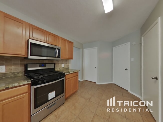 Building Photo - 33111 Cottonwood Bend
