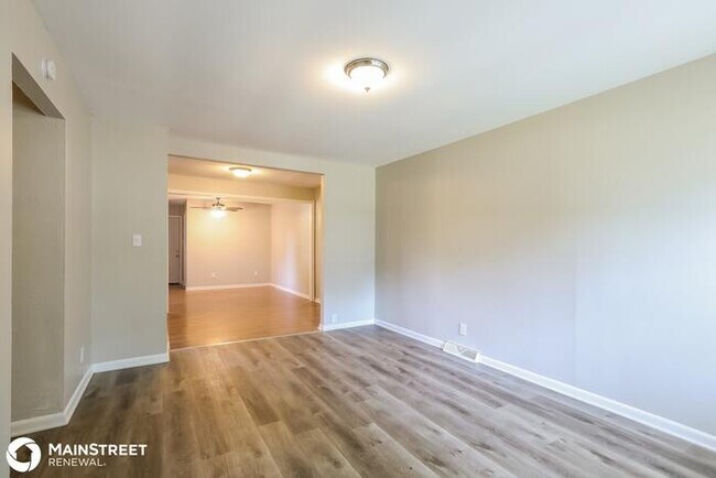 Foto del edificio - 1612 N HIGH ST, INDEPENDENCE, MO 64050
