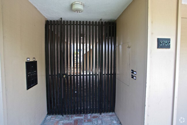 Foto del edificio - 3759 16th St