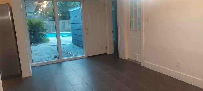 Foto del edificio - 4629 Cedar Oaks Ln