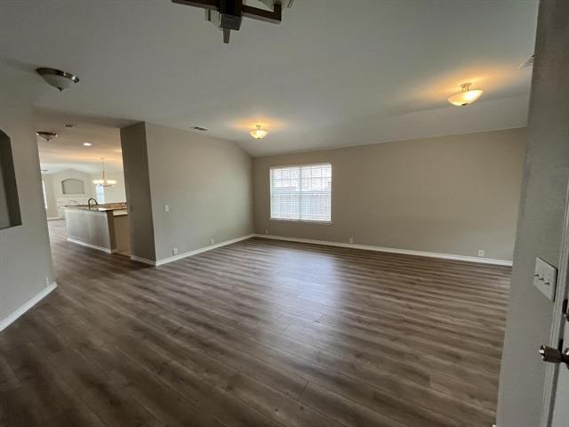 Foto del edificio - 3004 Elderberry Dr