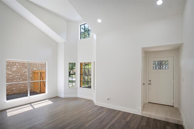 Foto del edificio - 3523 Meadowcrest Ln