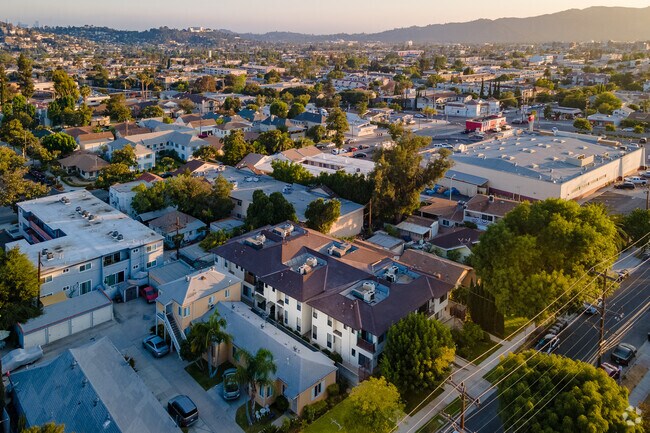 Foto del edificio - 1448 Stanley Ave