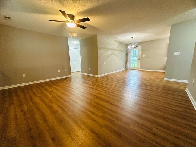 Foto del edificio - 3 bedroom, 2 bath w/ 2-car garage convenient to Sevier, Knox & Jefferson Counties - available now