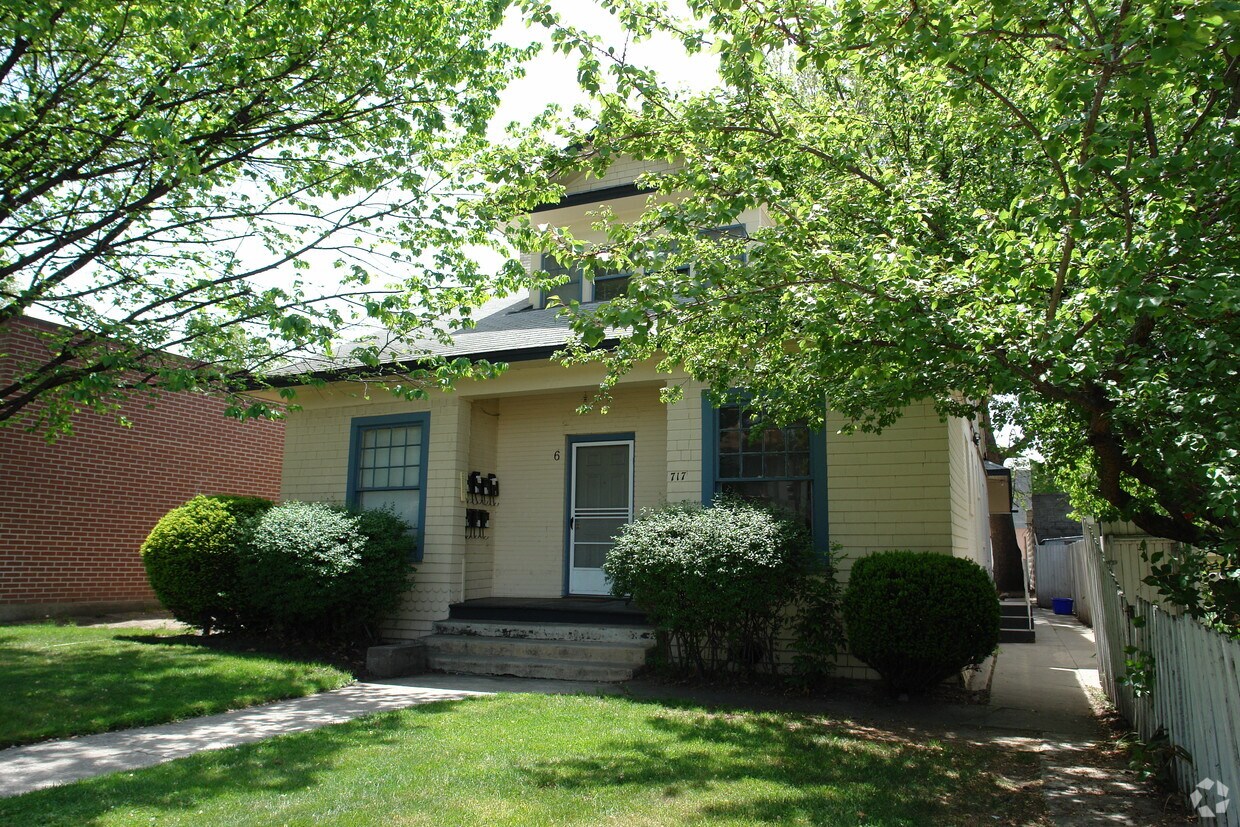 Building Photo - 717 W Hays St