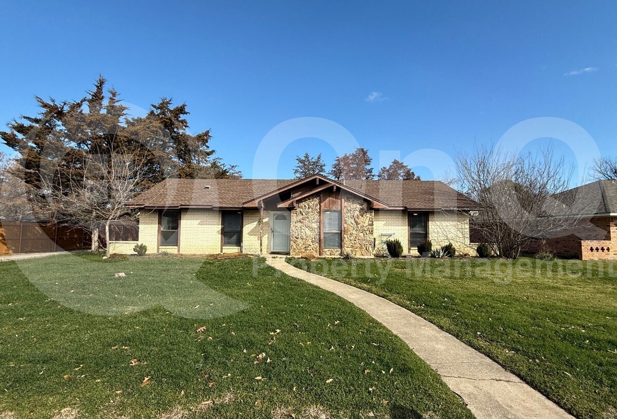 Foto principal - 69 Lakewood Dr