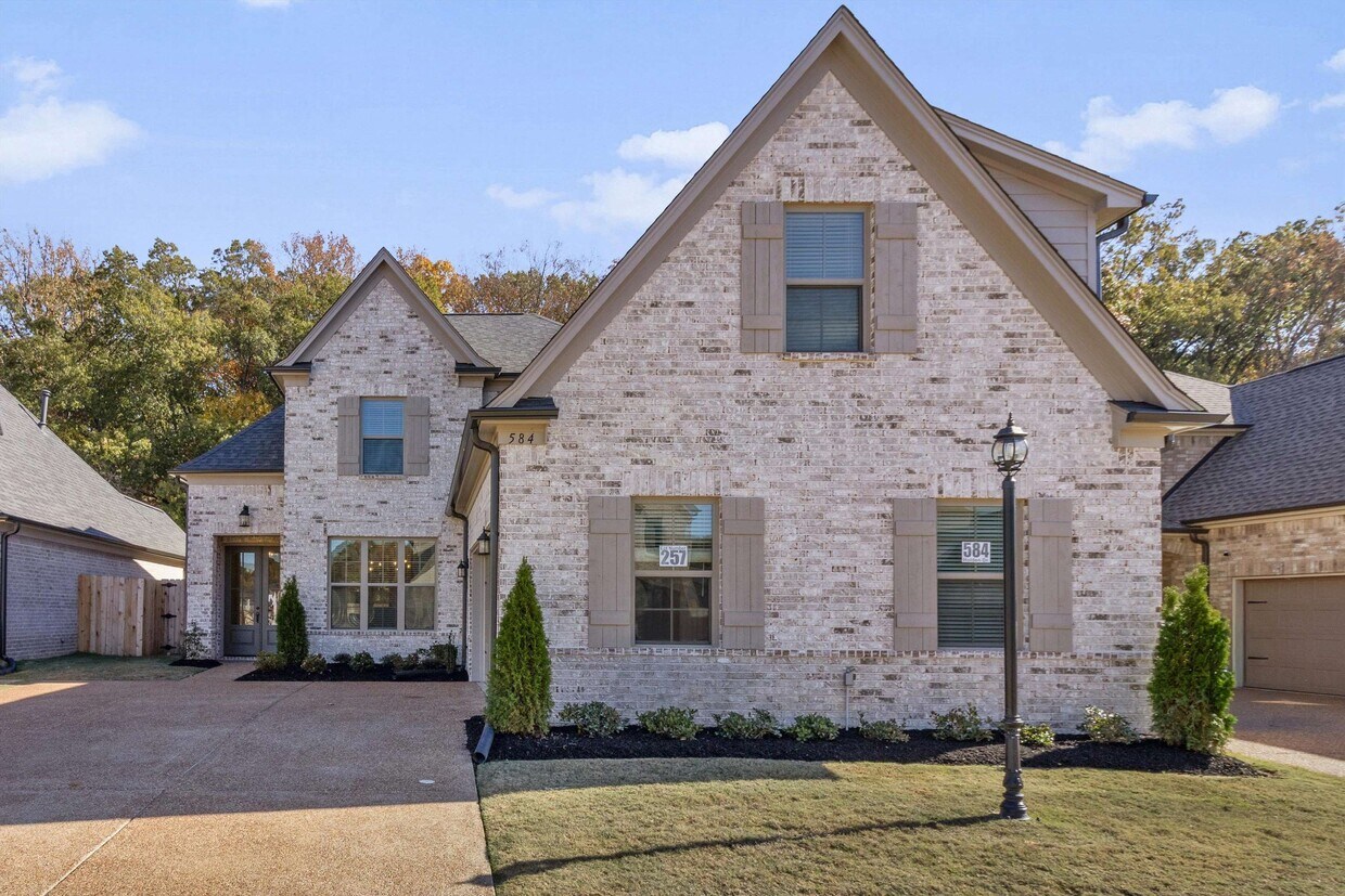 Foto principal - 584 Holden Dr