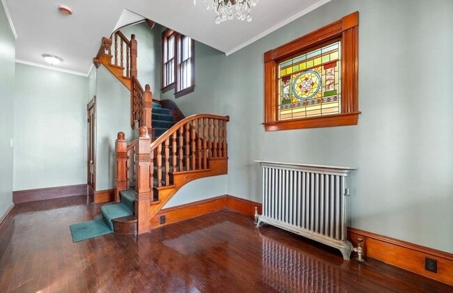 Building Photo - 118 Elm St