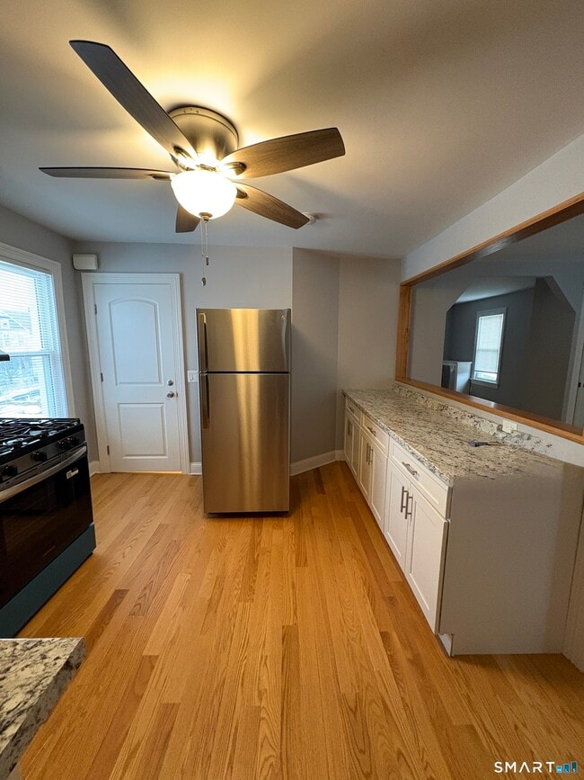 Foto del edificio - 45 Mead Ave