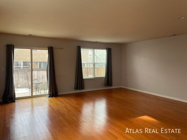 Foto del edificio - 843 Mockingbird St