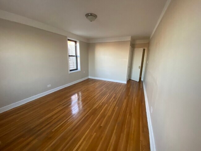 Building Photo - 4015 Hampton St