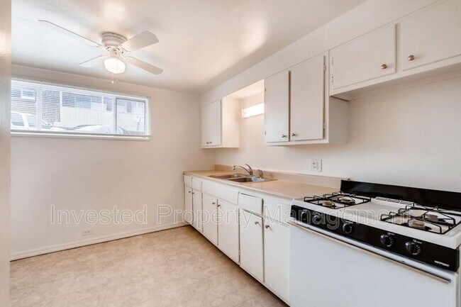 Building Photo - 5570 S Elati St