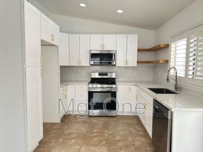 Building Photo - 25200 Todd Dr