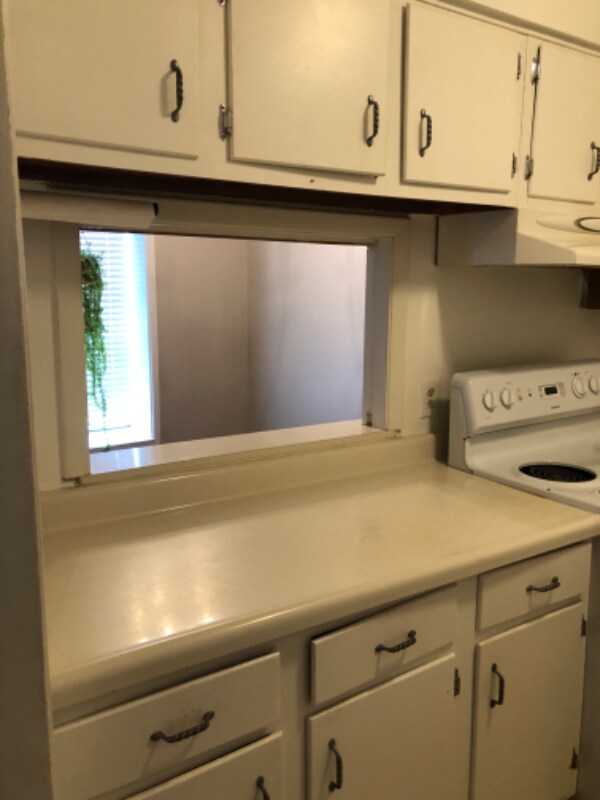 Building Photo - 1755 College Dr