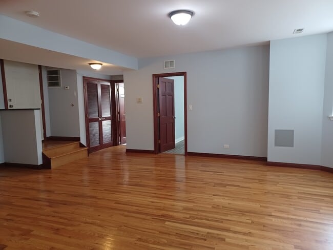 Building Photo - 5741 N Kimball Ave