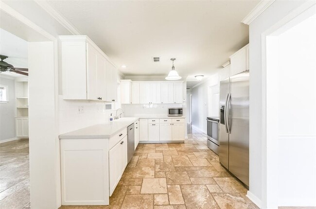Building Photo - 8910 Bace Dr