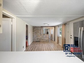 Building Photo - 2 Bed, 2 Bath with Yard, Parking & Laundry – Pet Friendly