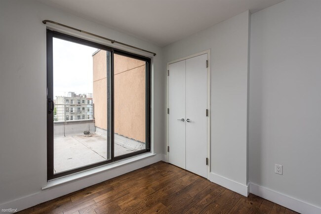 Building Photo - 2 br, 1 bath  - 146 Meserole Ave