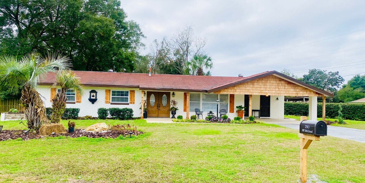 Primary Photo - Charming Former Model Home