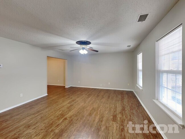 Foto del edificio - 3033 Winners Cir SW