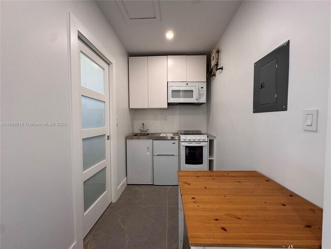 Foto del edificio - 2952 SW 27th Terrace