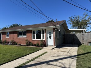 Building Photo - 216 Grove Ave