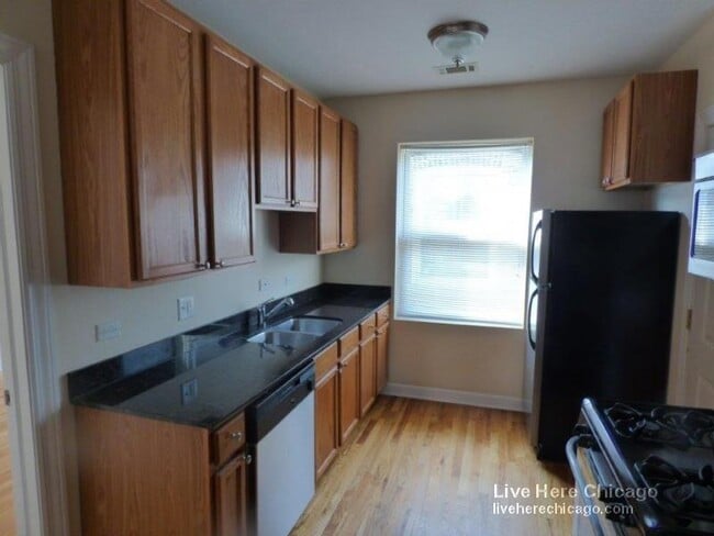 Building Photo - 4614 N Monticello Ave