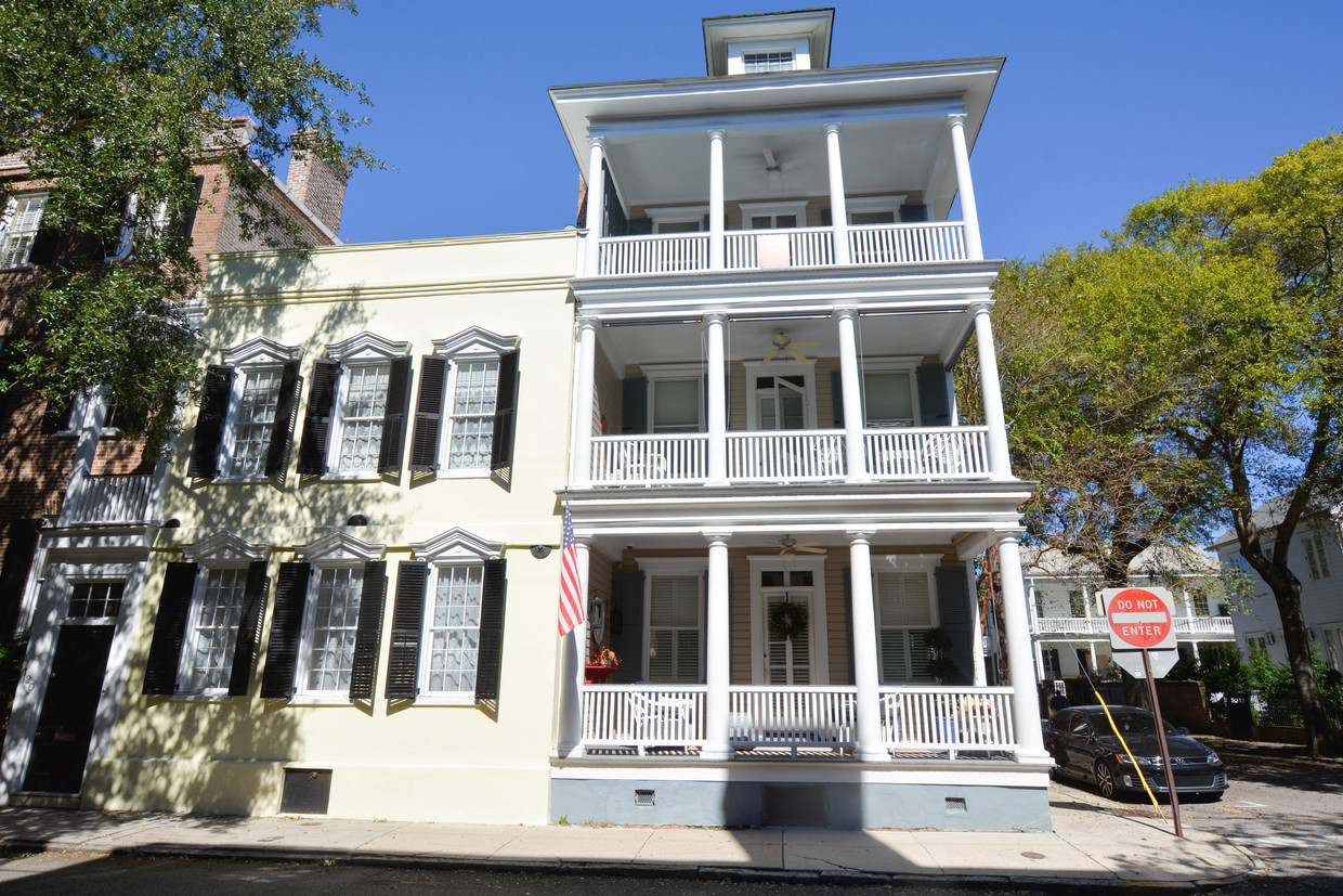 Foto principal - Luxury South of Broad Home!